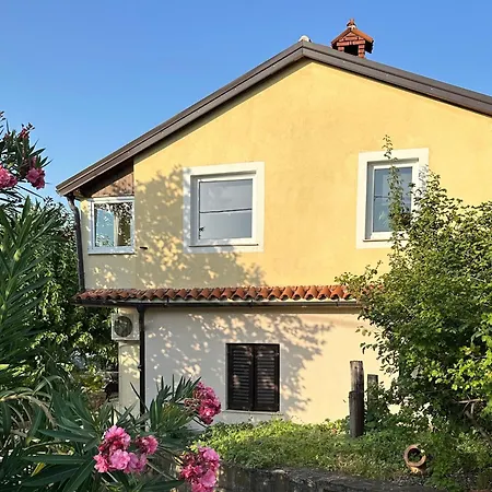 Quiet Countryside Apartments Near The City And The Sea Koper Exterior photo